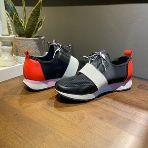 STEVE MADDEN- Black and Red casual sneakers.